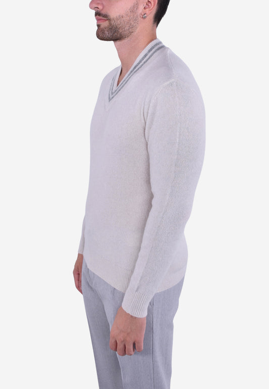 MAGLIONE A V CON RICAMI