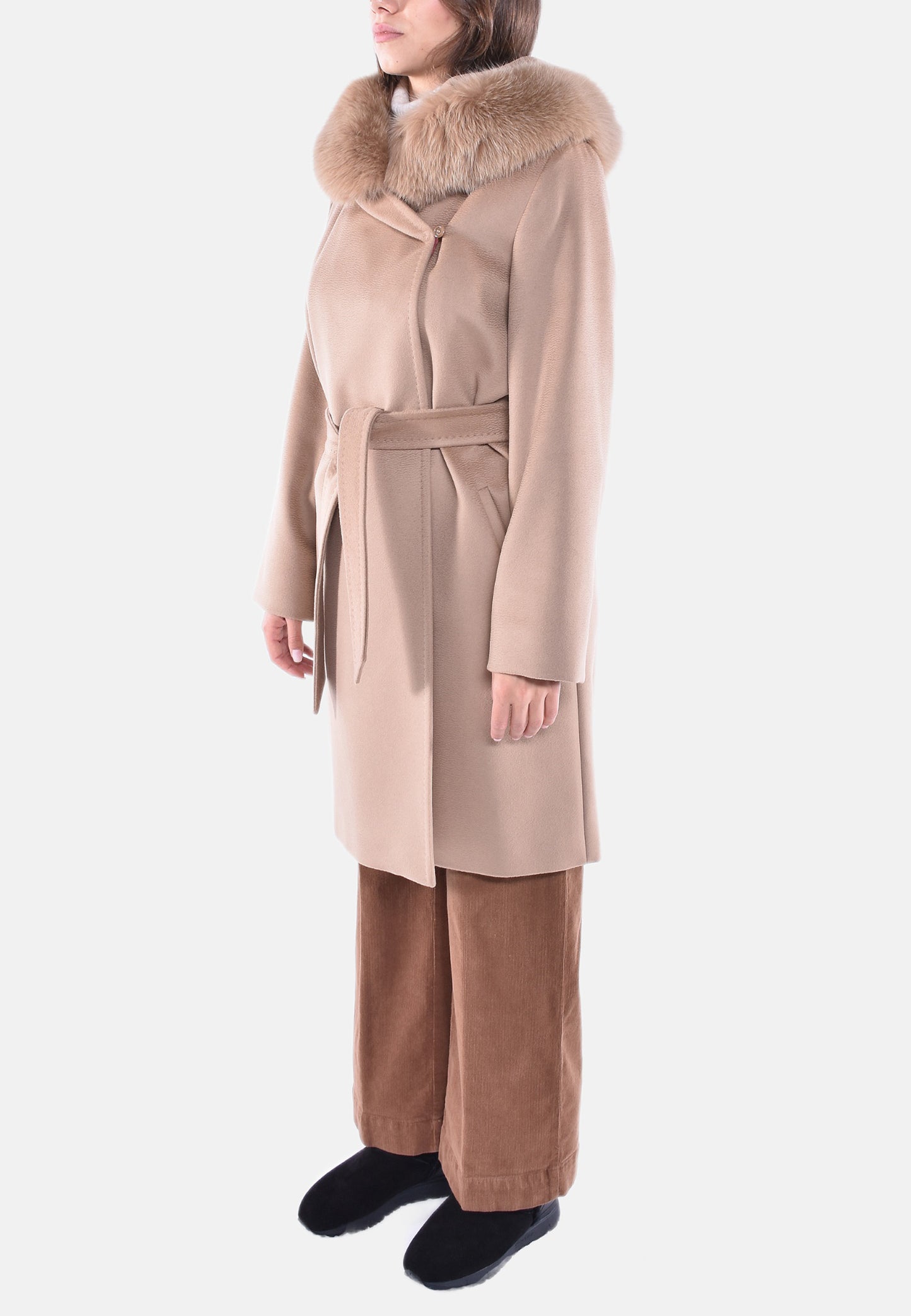 CAPPOTTO CON CAPPUCCIO E PELO MANGO